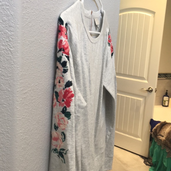 Target Womens long sleeve floral too size medium - Picture 2 of 4